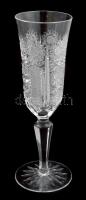 Ólomkristály pezsgőspohár garnitúra, minimális kopottsággal, gazdag díszítéssel, m: 22 cm