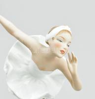 Wallendorf táncoló balerina, kézzel festett, jelzett, ujja hiányzik, m: 19,5 cm