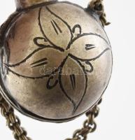 Alpakka parfümös üveg, kopásnyomokkal, m: 7 cm