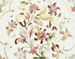 Zsolnay porcelán virágmintás falitál. Jelzett, hibátlan, kézzel festett, d: 30 cm