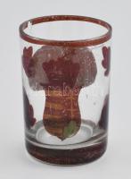 Címeres üveg pohár. bíborszín, kézzel festett XIX. sz, kopott, kis pattanással, m: 8,5 cm