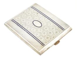 Ezüst (Ag) cigarettatárca, zománc berakással, gilosált díszítéssel. Jelzett, bruttó: 135,2 g, 10x8 c...