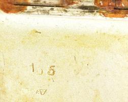 Ezüst (Ag) cigarettatárca, zománc berakással, gilosált díszítéssel. Jelzett, bruttó: 135,2 g, 10x8 c...