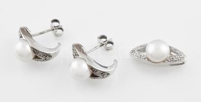 Ezüst(Ag) gyöngyös fülbevalópár és medál, jelzett, h: 2 cm, bruttó: 6,1 g