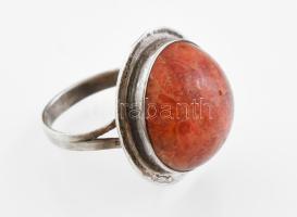 Ezüst(Ag) gyűrű korall díszítéssel, jelzett, méret: , bruttó: 6,4 g