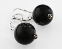 Ezüst(Ag) fekete gyöngyös fülbevalópár, jelzett, h: cm, bruttó: 8,6 g