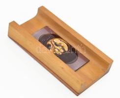 Ismeretlen művész: Gyermek. Tűzzománc kép, fa panelre ragasztva, akasztható, teljes méret 20x10 cm