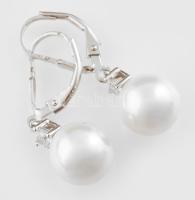 Ezüst(Ag) gyöngyös fülbevalópár, jelzett, h: 3 cm, bruttó: 4,5 g