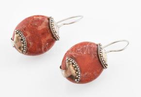Ezüst(Ag) korallos fülbevalópár, jelzett, h: 2,5 cm, bruttó: 9,6 g