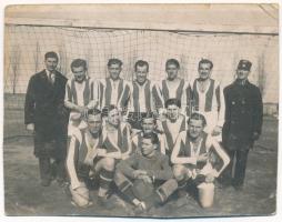 cca 1930-1940 Cegléd, a Ceglédi Vasutas Sport Egyesület (CVSE) labdarúgócsapata a CVSE-MOVE (5-0) mé...