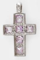 Ezüst(Ag) kereszt medál lila kővel, jelzett, h: 2,5 cm, bruttó: 3,7 g