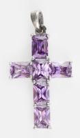 Ezüst(Ag) kereszt medál lila kővel, jelzett, h: 3 cm, bruttó: 5,1 g