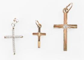 Ezüst(Ag) 3 db kereszt, jelzett, bruttó: 2,4 g