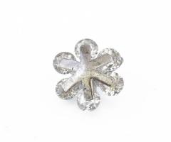 Ezüst(Ag) medál fehér kövekkel, jelzett, d: 1,5 cm, bruttó: 3,5 g