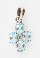 Ezüst(Ag) kék köves medál, jelzett, h: 2,5 cm, bruttó: 1,2 g