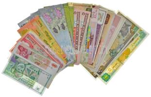 48db-os külföldi, vegyes bankjegytétel benne több sorszámkövetővel és közeli sorszámmal, közte Pakisztán 2022. 75R "A függetlenség 75. évfordulója" emlékkiadás + Arcah / Hegyi Karabah 2004. 2D (2db) + Banglades 2012. 60T "60 éves a bengáli nyelvi mozgalom" emlékkiadás + Haiti 2012-2016. 10G "Haiti függetlenségének bicentenáriuma" emlékkiadás (2xklf) + Omán 1995. 100B, illetve Suriname, Bahamák, Libanon, Szíria, Jemen, etc. T:UNC,AU 48pcs foreign, mixed banknote lot, within consecutive serials and close serials. Within: Pakistan 2022. 75 Rupees "75 Years of Independence" commemorative note + Artsakh / Nagorno-Karabakh 2004. 2 Dram (2pcs) + Bangladesh 2012. 60 Taka "60 Years of Bengali Language Movement 1952-2012" commemorative note + Haiti 2016. 10 Gourdes "Bicentennial of Haiti's Independence" commemorative issue (2xdiff) + Oman 1995. 100 Baisa, and Suriname, Bahamas, Lebanon, Syria, Yemen, etc. C:UNC,AU