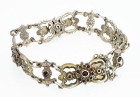 Ezüst (Ag) karkötő gránát kövekkel, áttört, jelzett 27 g Dobozzal