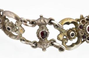 Ezüst (Ag) karkötő gránát kövekkel, áttört, jelzett 27 g Dobozzal