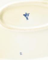 Eichwald Bernard Bloch hagyma mintás tálaló tál. Máz alatti kék festéssel. Jelzett, restaurált 39x26...