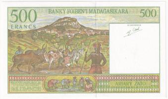 Madagaszkár 1996-2004. 500Fr T:UNC
Madagascar 1996-2004. 500 Francs C:UNC 
Krause P#75b