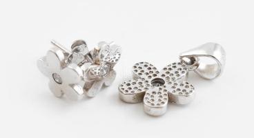 Ezüst(Ag) ékszerszett, virágos medál és fülbevalópár, jelzett, bruttó: 2,9 g