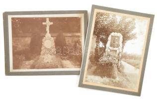 cca 1905 Czullik Ágost, oroszvári kertészet alapítójának és tulajdonosának, a Liechtenstein hercegi kertek igazgatójának sírjáról/emlékművéről készült 3 db keményhátú fotó, 13x10 cm