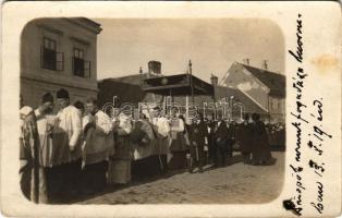1913 Moson, Várady Lipót Árpád püspökúr fogadása a Fő utcán. Reitter Fotograf photo (fl)