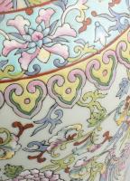 Kínai porcelán váza, kézzel zománc festett, griffmadár motívummal, jelzett, m: 36 cm