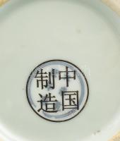 Kínai porcelán váza, kézzel zománc festett, griffmadár motívummal, jelzett, m: 36 cm