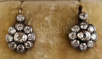 Arany (Au) 14 K fülbevalópár 0,25 és 0,1 ct gyémántokkal, jelzés nélkül, h: 2 cm, bruttó: 6 g