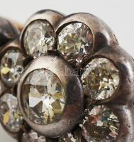 Arany (Au) 14 K fülbevalópár 0,25 és 0,1 ct gyémántokkal, jelzés nélkül, h: 2 cm, bruttó: 6 g