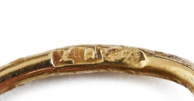 Arany (Au) 14 K fülbevalópár 0,25 és 0,1 ct gyémántokkal, jelzés nélkül, h: 2 cm, bruttó: 6 g