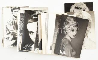 cca 1960-1970 Vegyes külföldi színészfotó tétel, fotók és nyomatok vegyesen, 22 db, Brigitte Bardot, Sophie Loren, Alain Delon, Jean-Paul Belmondo, cca 9x6 cm