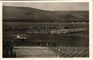 1941 Budaörs, repülőtér, katonai repülőgépek díszszemléje, horogkeresztes (swastika) repülőgépek