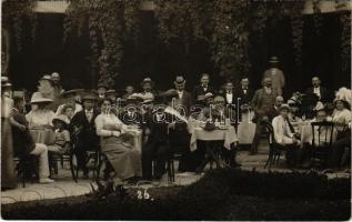 1911 Trencsénteplic, Trencianske Teplice; Fürdő vendégek, pincérek / spa guests, waiters. photo (Rb)