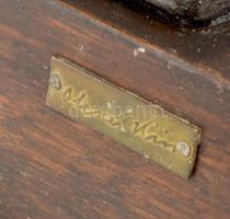 Olcsai Kiss Zoltán (1895-1981): Olvasó lány. Brozírozott műgyanta, jelzett, fa talapzaton, 36 cm