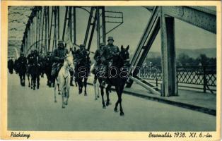 1938 Párkány, Parkan, Stúrovo; Bevonulás a hídon november 6-án / entry of the Hungarian troops, cavalry on the bridge (Rb)