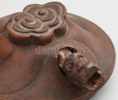 Oroszlánfejes kínai kiöntő, sérült, h: 20 cm