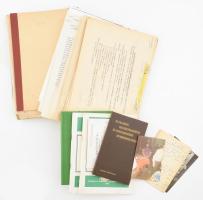 cca 1980-1990 Vegyes, katonai iskolai jegyzetek és más katonai jegyzetek, iratok, valamint néhány fotó