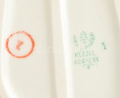 Hollóházi sétáló nő, kézzel festett porcelán, jelzett, hibátlan, m: 25 cm