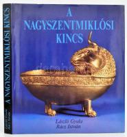 László Gyula - Rácz István: A nagyszentmiklósi kincs. Bp., 1983, Corvina. Harmadik kiadás. Gazdag képanyaggal illusztrált. Kiadói egészvászon-kötés, kiadói papír védőborítóban, a borítón kis sérüléssel.