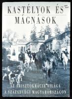 Baji Etelka - Csorba László: Kastélyok és mágnások. Az arisztokrácia világa a századvégi Magyarországon. Válogatás a Magyar Nemzeti Múzeum Történeti Fényképtára anyagából. Bp., 1994, HG &amp; Társa. Gazdag fekete-fehér képanyaggal illusztrálva. Kiadói kartonált papírkötés, kiadói papír védőborítóban.