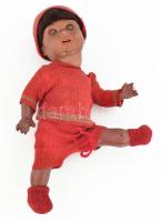 cca 1930 porcelán fejű afroamerikai baba, mozgó szemmel, jelzett, jó állapotban, m: 26 cm