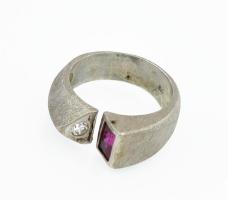 Ezüst (Ag) gyűrű, jelzett, méret: 53, bruttó: 6,8 g