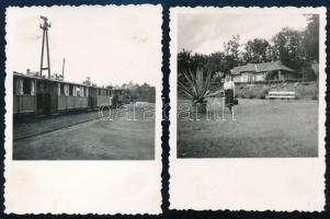 cca 1930-1940 Mátraháza, keskeny nyomtávú kisvasút, mozdony szerelvényekkel és a vasútállomás, 2 db fotó, hátoldalukon ragasztás nyomaival, 7,5x5,5 cm