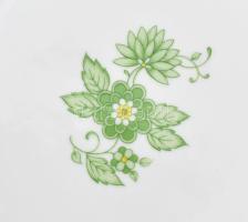 Hollóházi zöld virágmintás porcelán étkészlet 6 személyes. Matricás, jelzett, egyik mély tányéron, a...