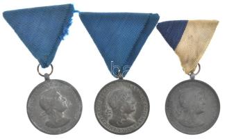 1940. Erdélyi részek felszabadulásának emlékére (3x) Zn és ezüstözött Zn emlékérmek modern, illetve nem hozzáillő mellszalagokon. Szign.: Berán T:AU,XF közte oxidáció, kopott ezüstözés, viseltes szalag Hungary 1940. Commemorative Medal for the Liberation of Transylvania (3x) Zn and silver plated Zn medals on modern or not matching ribbons. Sign.: Berán C:AU,XF with oxidation, worn silver plating, worn ribbon in it NMK 428.