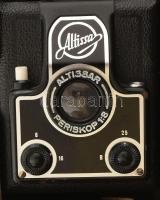 cca 1950 Altissa Box fényképezőgép, Altissar Periskop 1:8 objektívvel, eredeti bőr tokjában, jó álla...