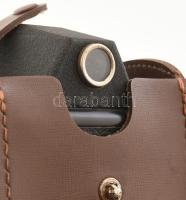 cca 1950 Altissa Box fényképezőgép, Altissar Periskop 1:8 objektívvel, eredeti bőr tokjában, jó álla...