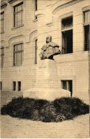 Szászváros, Broos, Orastie; Gróf Kuun Géza szobor (1838-1905 Magyar nyelvész, filológus, orientalista, MTA igazgató tag, református egyházkerületi főgondnok és utazó) / statue (EK)